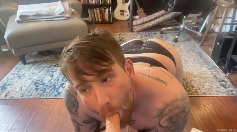 Dirtytrisha: prywatnie ssanie mojego dildo w koronowej sukience