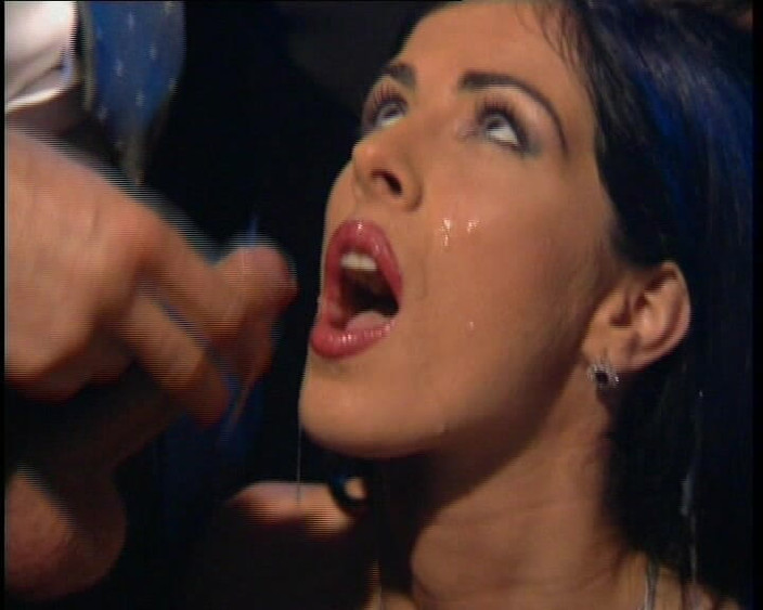 Wonderful Hot World X: Cewek hot rambut cokelat ini diajak nyepong kontol besar sampai...