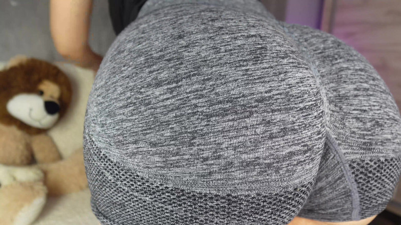 AmayaMori: Велика дупа мамки мастурбує в трусиках і легінсах максі в 4k