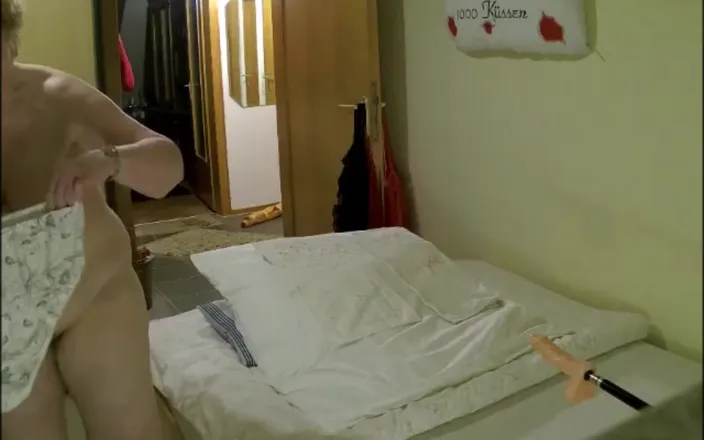 Heisseoma: Watched in Bedroom Fucking Machine Makes Cunt Squirt