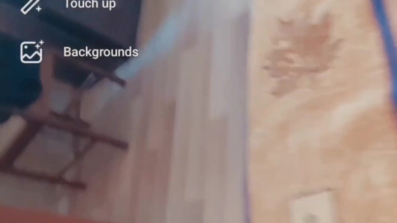 Kitty_Cross: Menggoda dengan Setiap Langkah