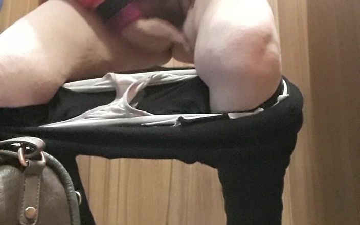 WEBREGINETTA2023: Masturbation dans un centre commercial