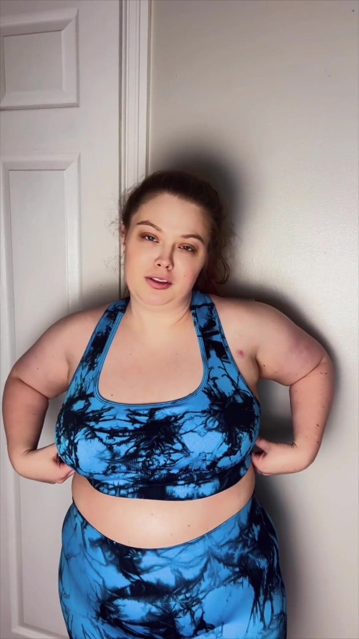 Dirtysecret: 胖美女继妹和继兄弟单人角色扮演 第一人称视角