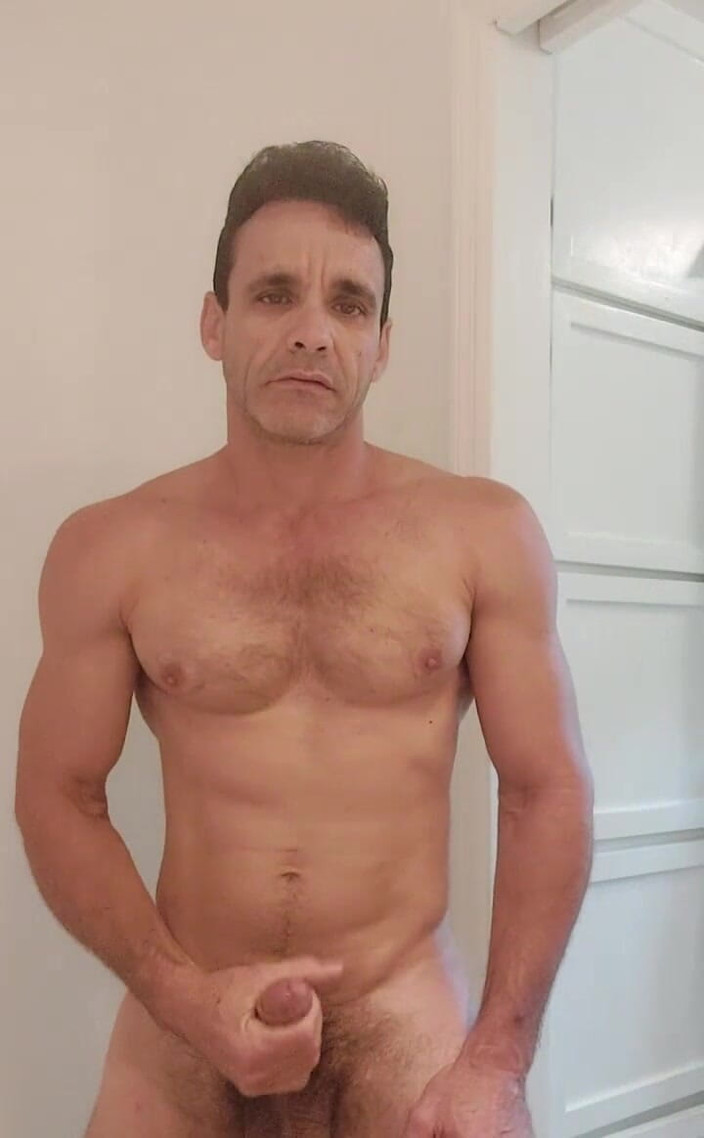 Eden Adonis: 你会在午餐时吃这个巨大的精液吗？