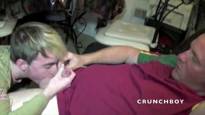 FRENCH AMATORS SEXTAPES: Flat boy fucked by sexy twink top