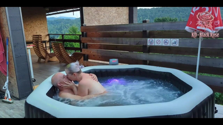Kd Black Rose: Hraní ve vířivce Relaxační láska ve vířivce