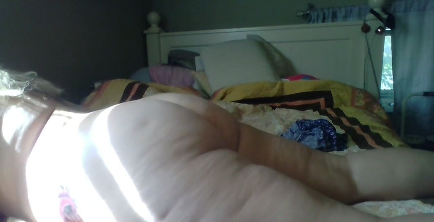 Lily Bay: 太阳总是升起在我的大屁股上！早上好