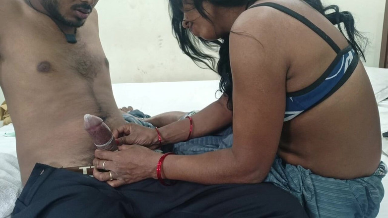 Desi Indian studio: Ateşli Hintli kız arkadaş amcıkla sikişiyor yeni video Hintçe ses