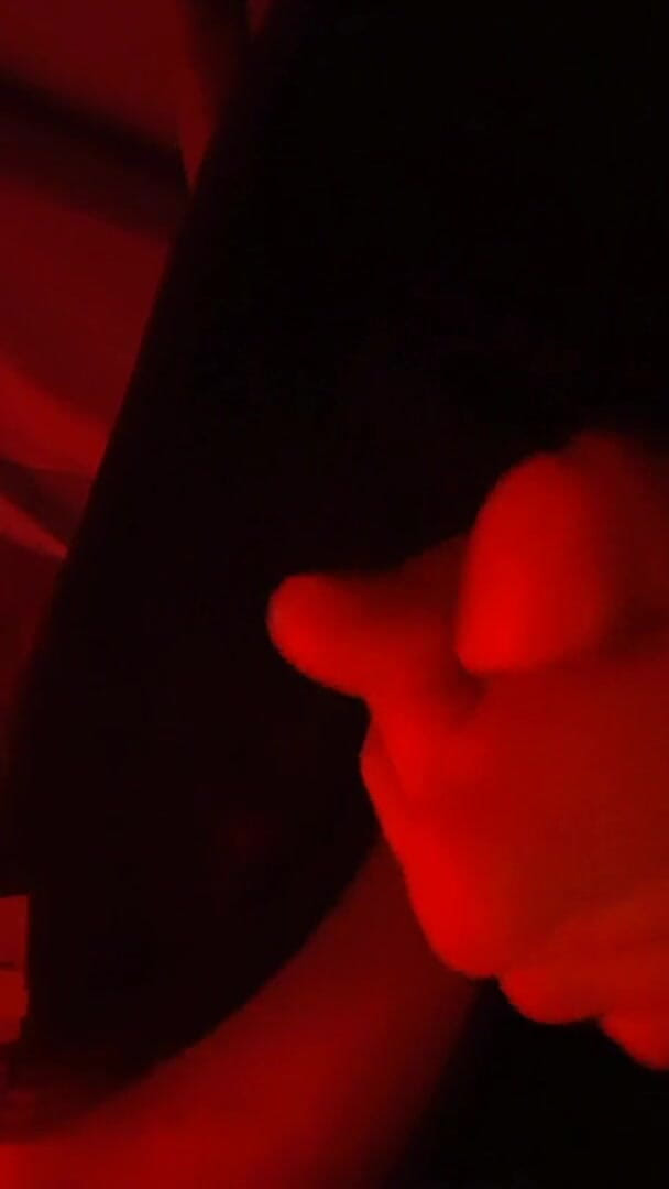 Badbitch6669: Une trans coquine se branle