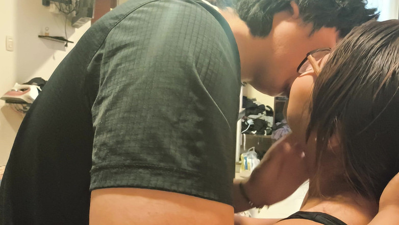 Moo DBOXXX: Make-out sezení se svobodnou macechou, Ona je bláznivá