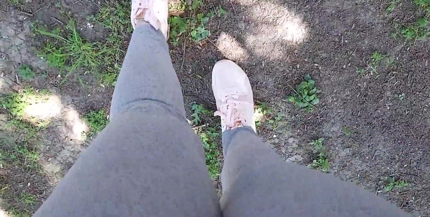 Nicoletta Embassi: Im park kann deine stiefschwester sich nicht zurückhalten und pisst...