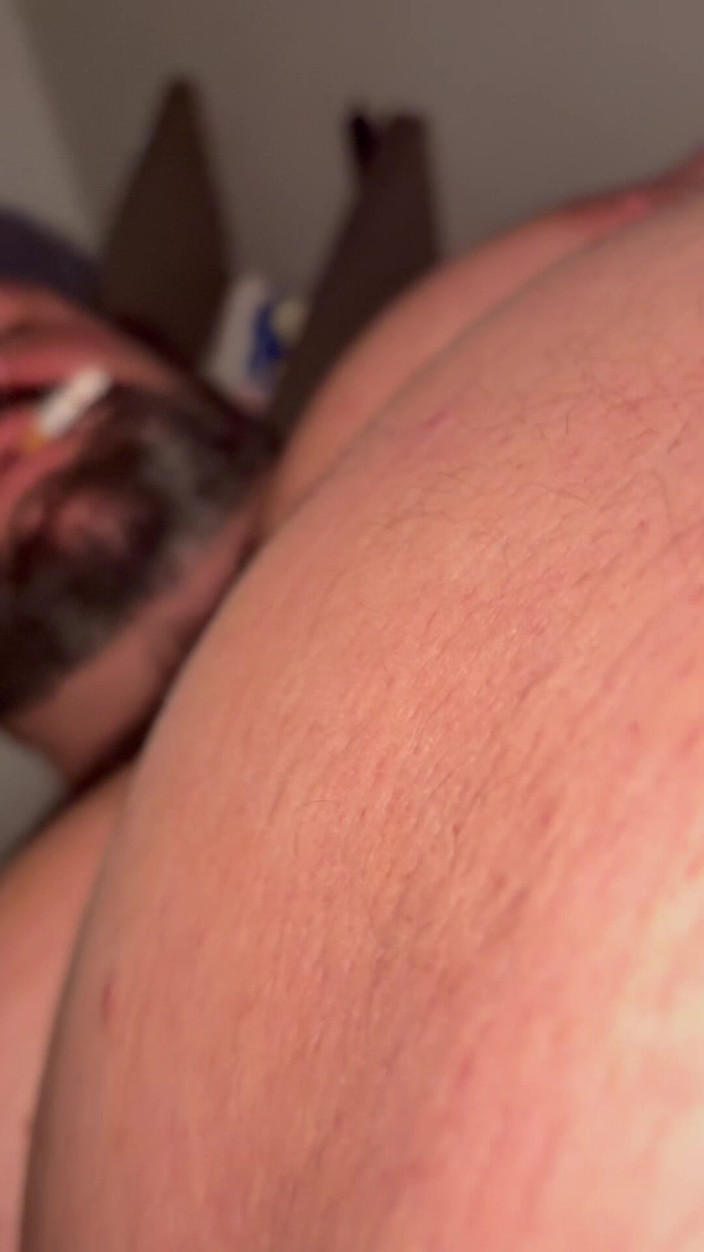 Brewster Bear: Ursul care fumează și pompa lui de penis