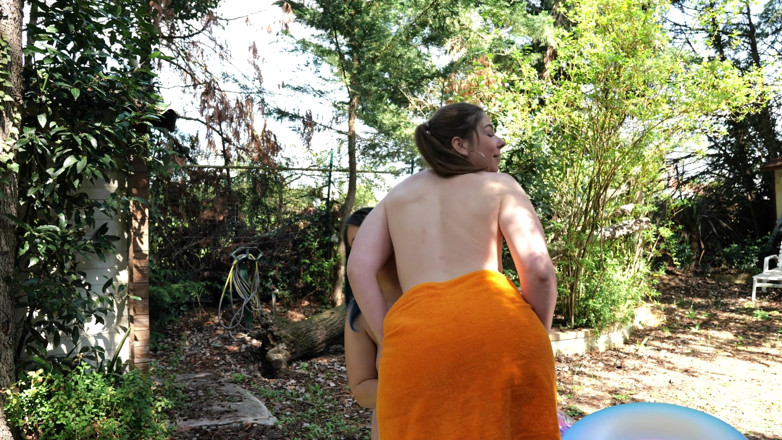 Daphnee Lecerf: Belgian curvy MILF Alice Maze enjoying her casting with Daphnee.