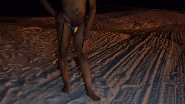 miikakawaiii: Happy Pride: Mika Kawaiii Bubble Booty di Pantai