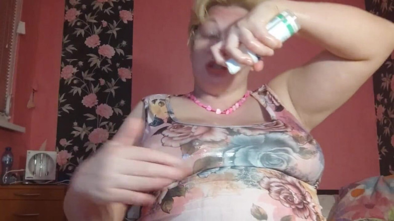 Putarankahotmilf: Oil and lotion fetish play,pissing, dirty pussy fetish