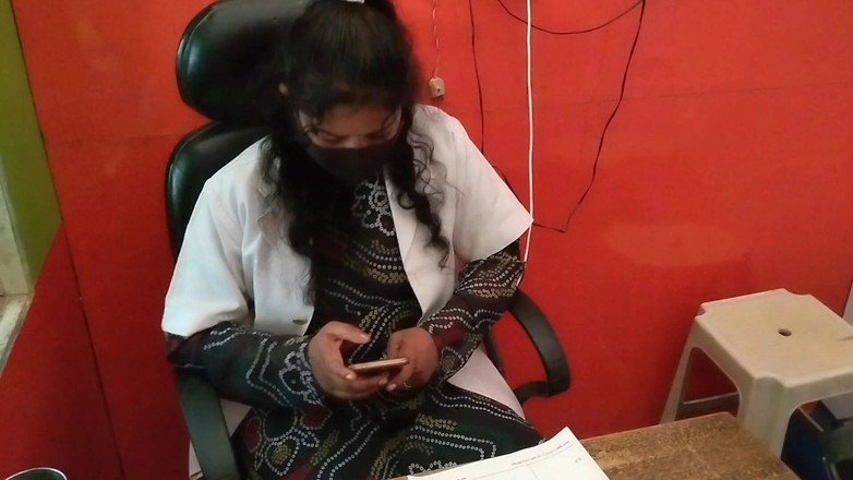 Nirman: La moglie indiana prenota una cagna per suo marito stronzo...