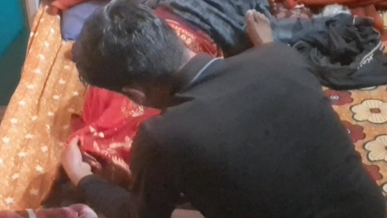 House stage: 初めてのファック インディアン バービ