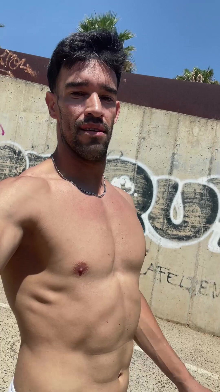 Paul Williams: Khỏa thân vào ban ngày bên cạnh đường sắt