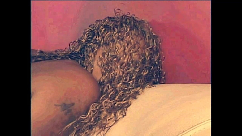 Vintage megastore: Giovane ragazza nera con grandi tette scopata e sborrata in...