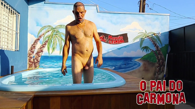 Carmona's father: Opaidocarmona disfrutando de una piscina queriendo follarse un culo