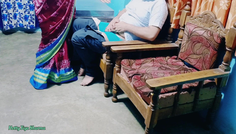 Hotty Jiya Sharmaa: Abang tiri terbaik mengongkek saya dengan keras pada kotak simpanan...