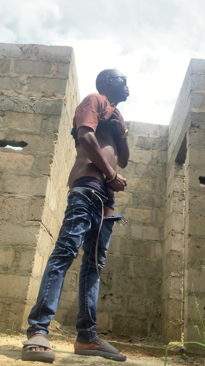 Dickass3x: Schnelle in einem unfertigen Gebäude unter der sonne