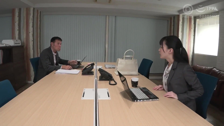 Smooth Time: 受的情色女人的摆布，即使她在工作时也发情。第1部分