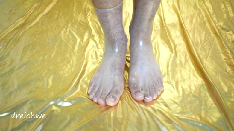 Dreichwe: Foot fetishes with condoms
