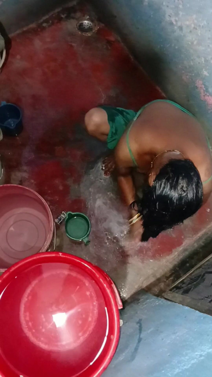 vijay_kumarpatel: 목욕하는 한 헌트의 비디오