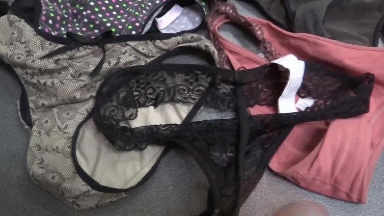 Ardientes69: Corridas en las bragas de mi esposa madura, madre latina,...