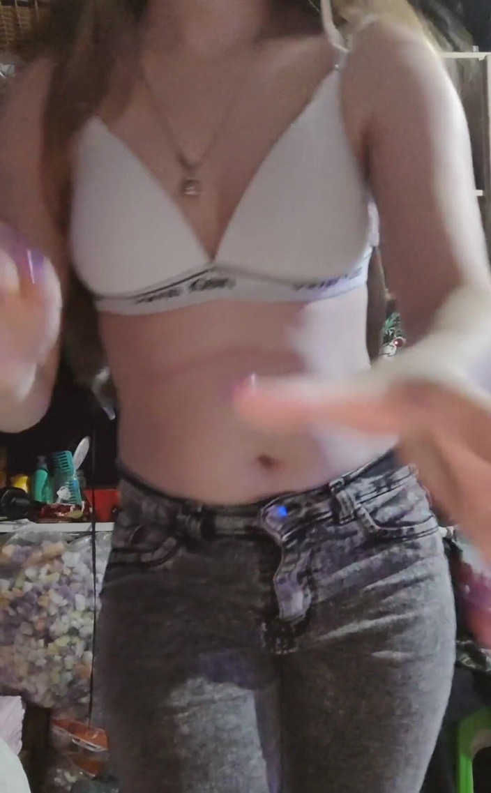 RavenHearth666VIP: Jeans Striptease.
