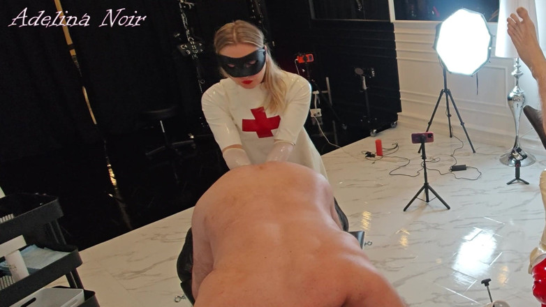 FISTINGQUEEN: Femdom dùng tay chọc -adelina Noir dùng tay chọc mr.x - topview