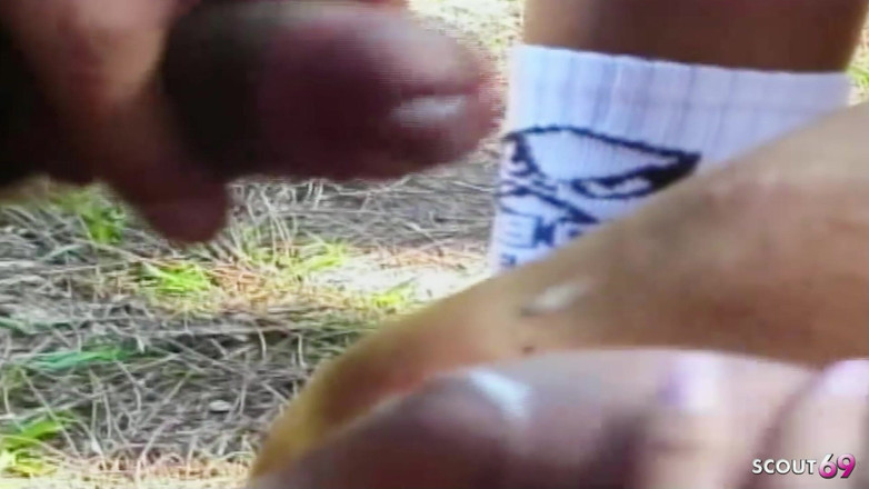 Shemale TS Collection: Sarışın büyük memeli travesti açık havada kalın bir yarakla sikiliyor