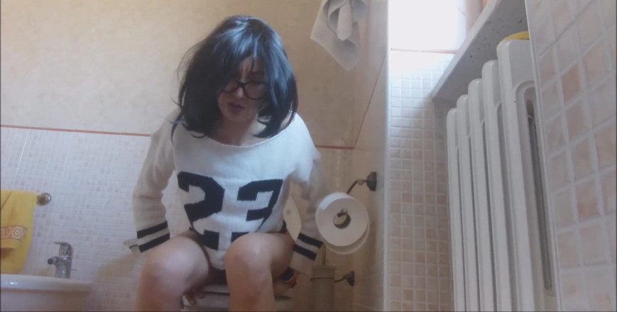 savannahamatoriale: The Cherleader Loves to Provoke Your Erection with Her Pee