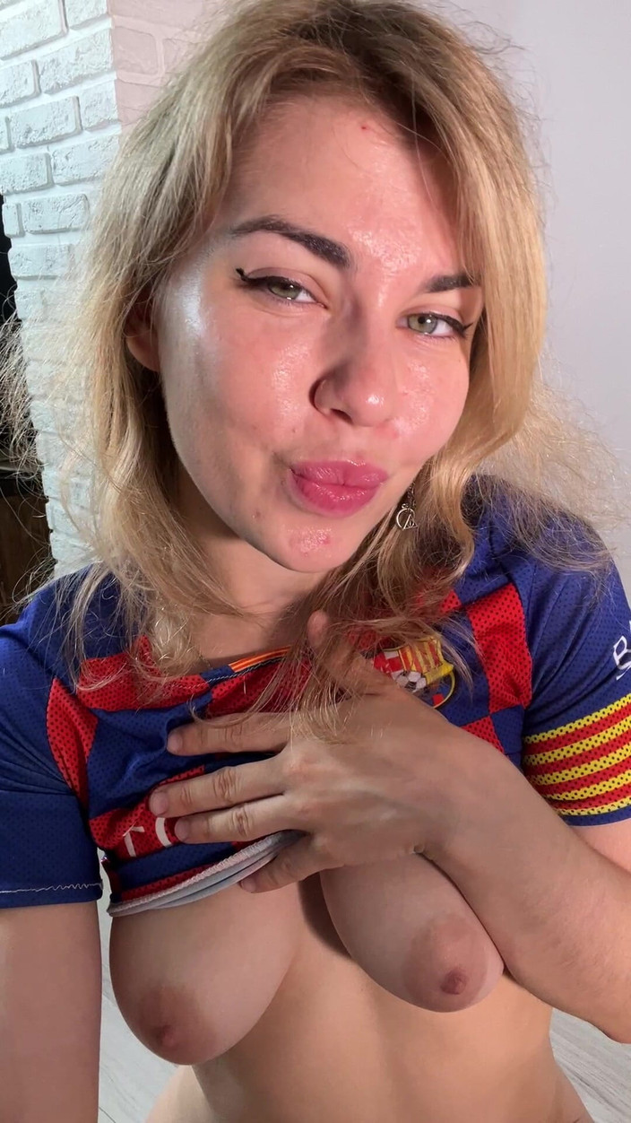 Misty Phoenix: Qué mojado estoy chupando tu polla esta noche