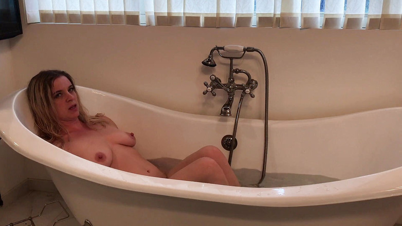 Erin Electra: Erin SPH trong bồn tắm