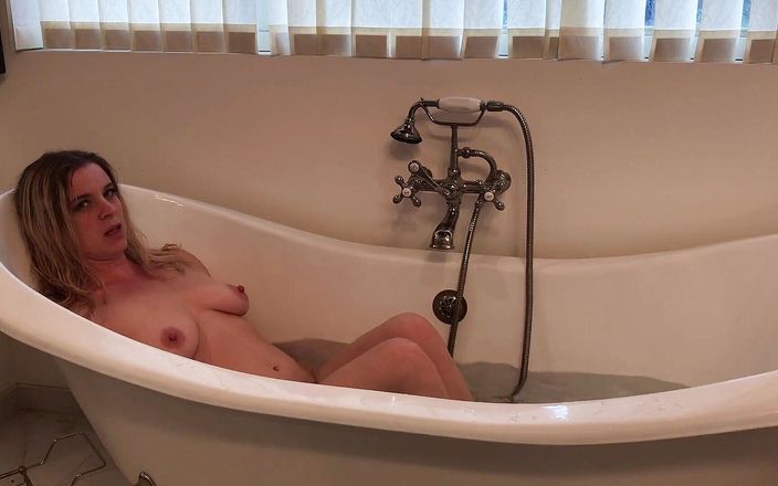 Erin Electra: Erin SPH trong bồn tắm
