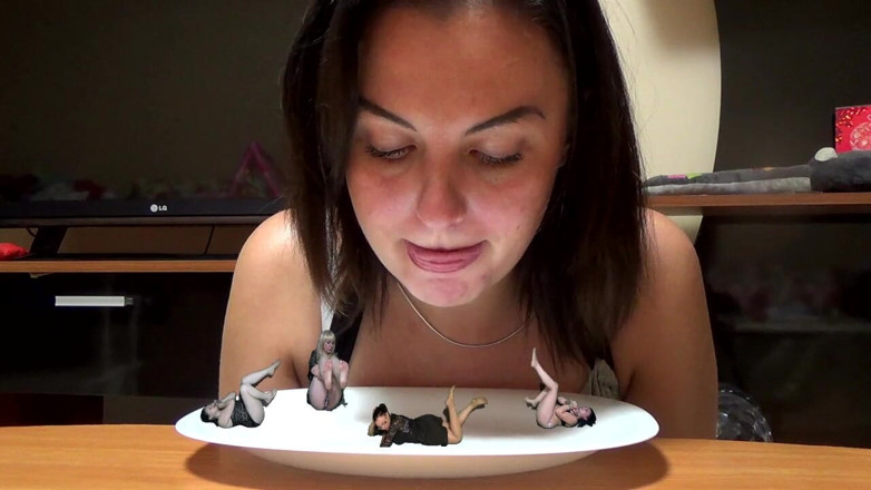 Goddess Misha Goldy: Voy a comer 4 chicas. Mmm delicioso!