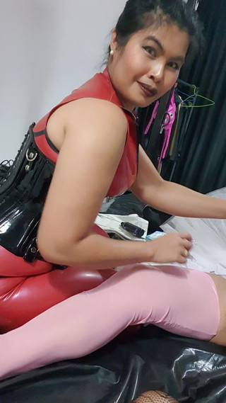 DominaFireOfficial: Sissy zní od 2 asijské paní