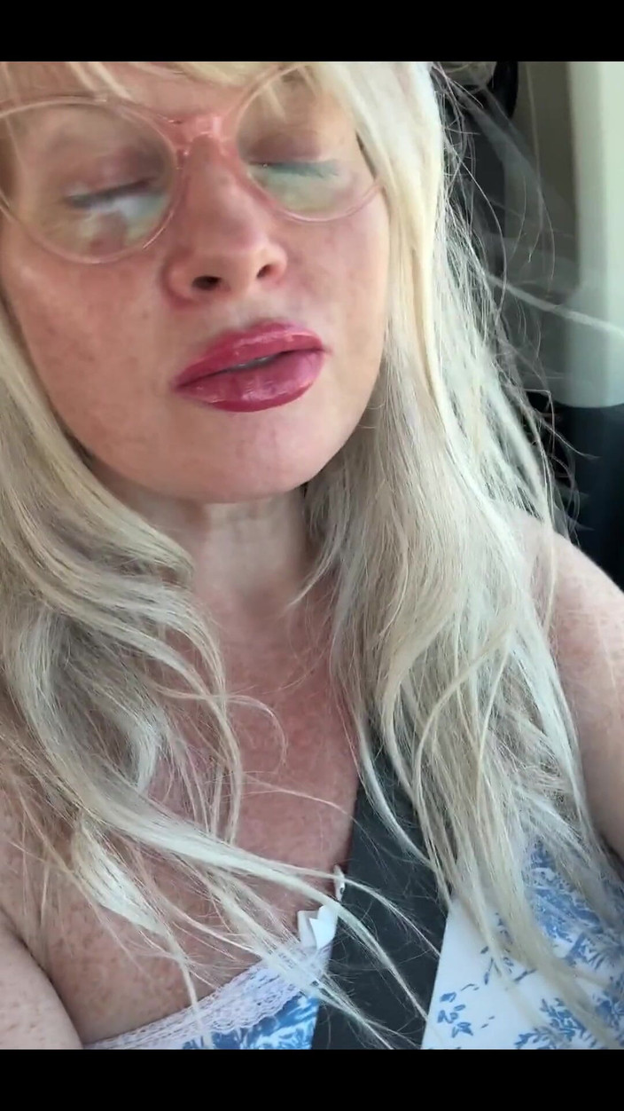 PaintedRose: Chúng ta có thể không? Kéo lên và đưa nó lên...