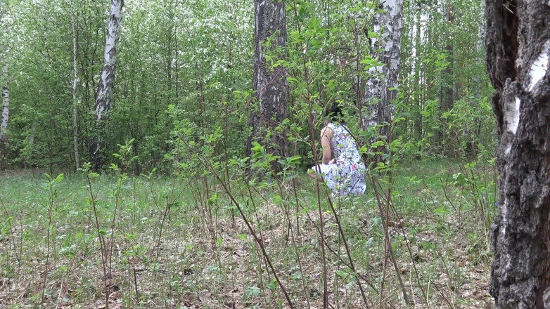 KristinaSlut: Flashing My Pussy in the Woods