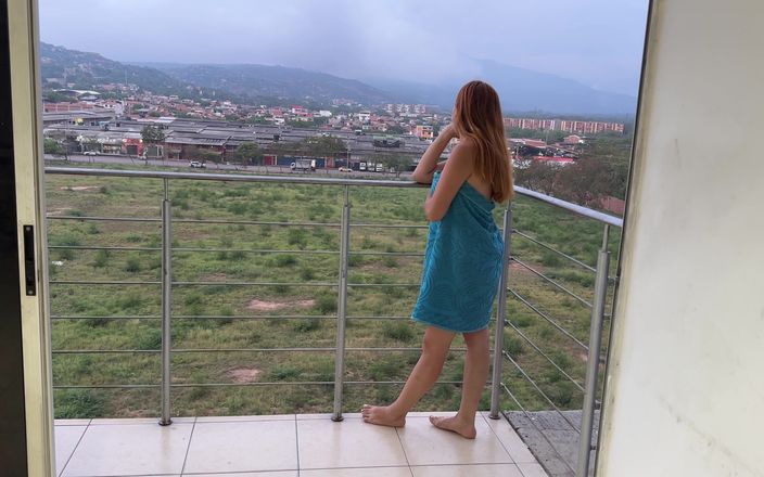 LILY_PUP: Encuentro a mi hermanastra latina enviando buenas fotos a su...