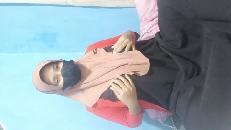 Rania: Holka v hidžábu masturbuje žíznivé teplo