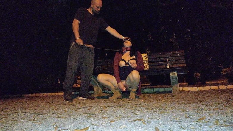 Toilet Mommy: 穿着紧身裤和高靴子被控制和绑住