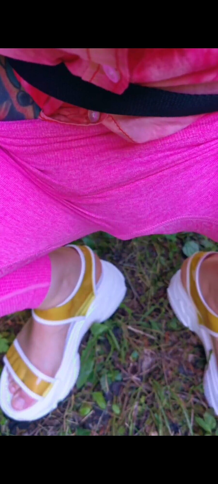 Pink Hurricane: Prstím se v lese