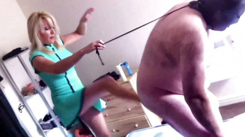 British Domination: Ballbusting otroka