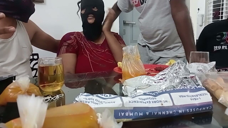 Priya aunty: Sexy sprostá předehra mluvení na jídelním stole