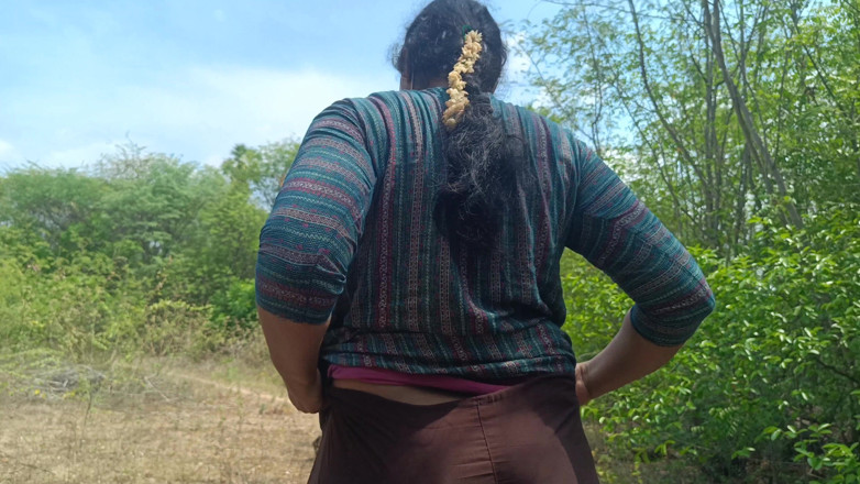 Magilmathi: 야외 숲에서 주부 유방 짜내는 배다른 아들