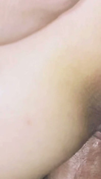 카메라에 모든 것을 시도하는 첫 번째 홈 비디오 귀여운 18 십대