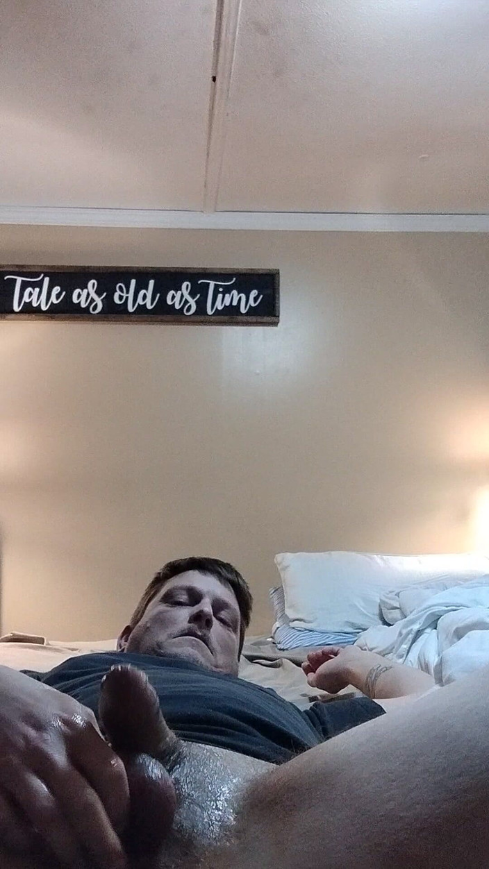 Mofarmer92: Mă gândesc la un efeminat călărind pe pula mea